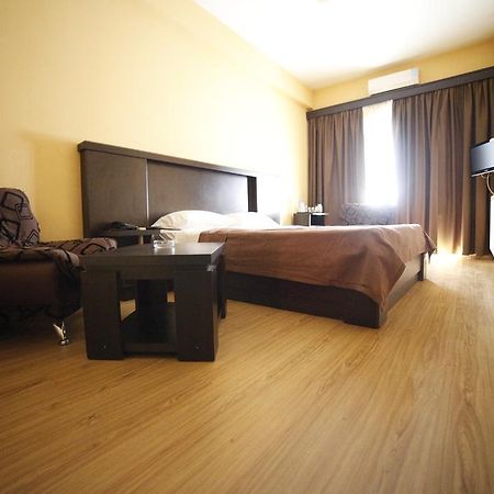 Avenue Hotel Tbiliszi Szoba fotó
