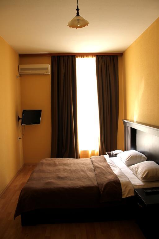 Avenue Hotel Tbiliszi Szoba fotó