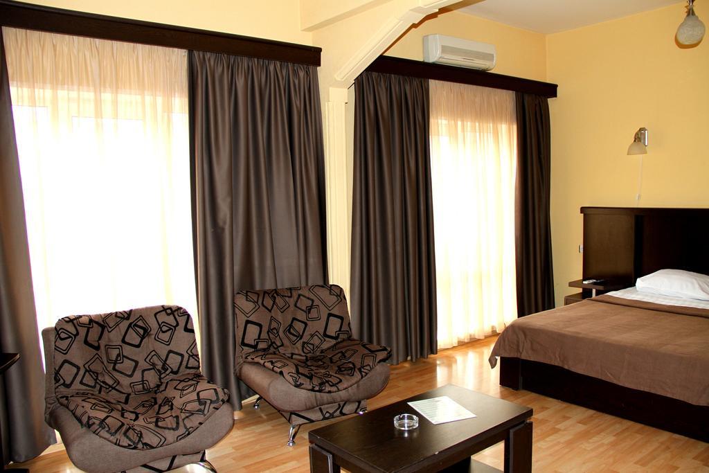 Avenue Hotel Tbiliszi Szoba fotó