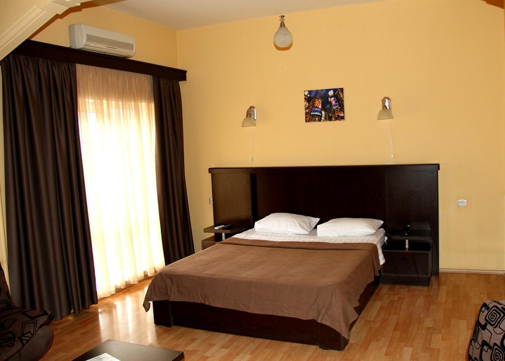 Avenue Hotel Tbiliszi Szoba fotó