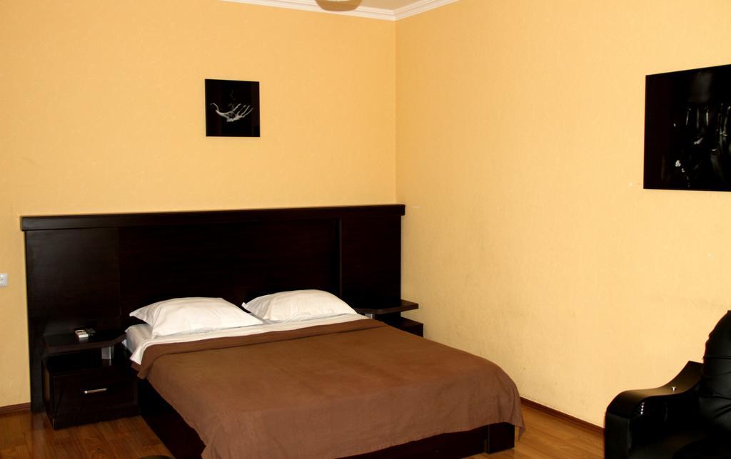 Avenue Hotel Tbiliszi Szoba fotó