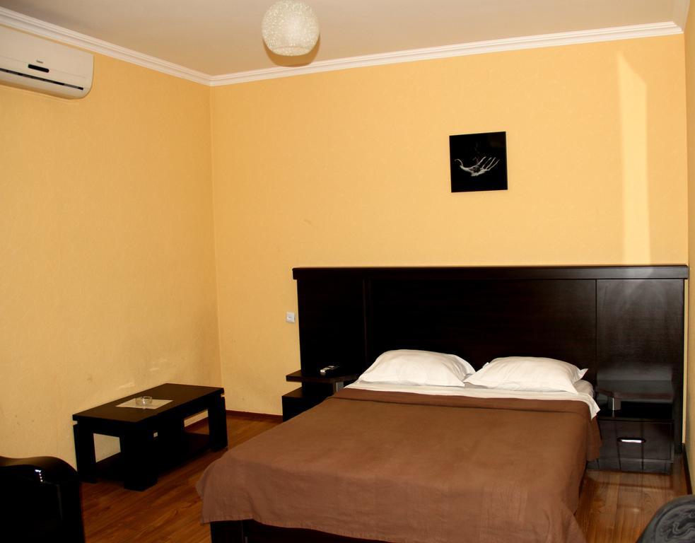 Avenue Hotel Tbiliszi Szoba fotó