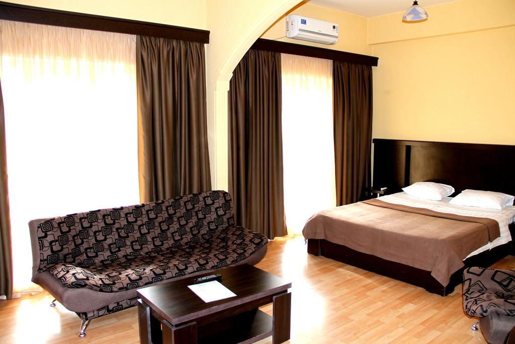 Avenue Hotel Tbiliszi Szoba fotó