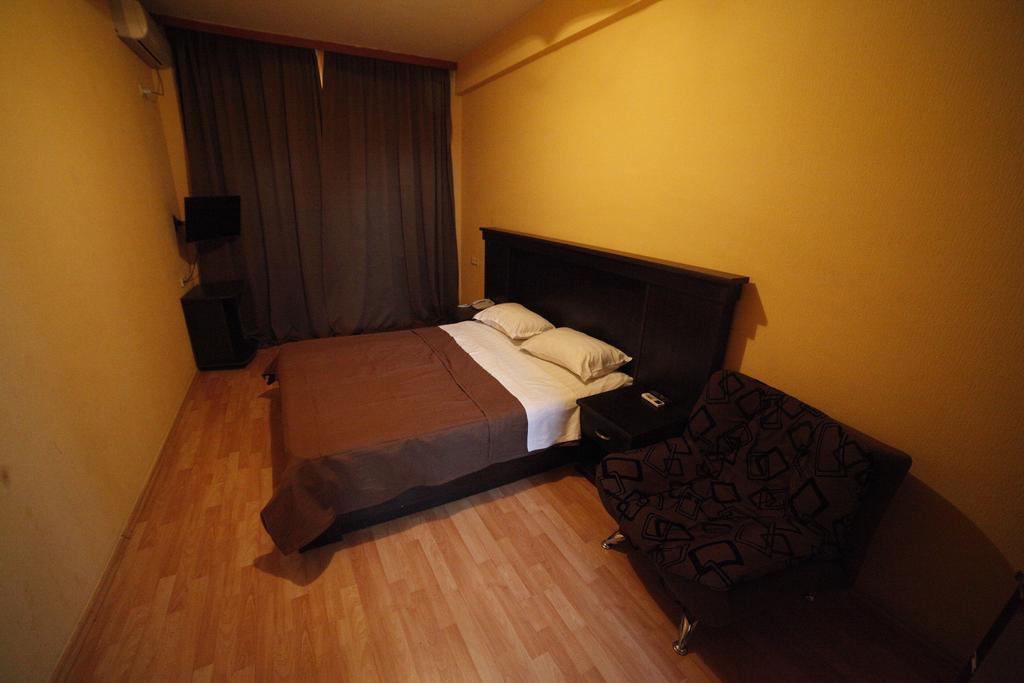 Avenue Hotel Tbiliszi Szoba fotó
