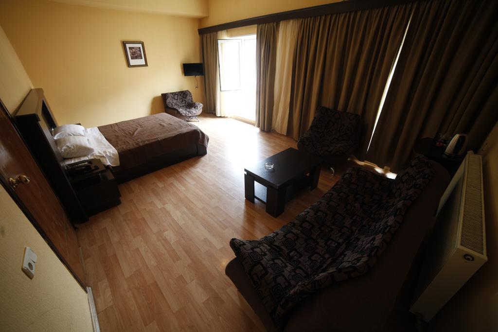 Avenue Hotel Tbiliszi Szoba fotó