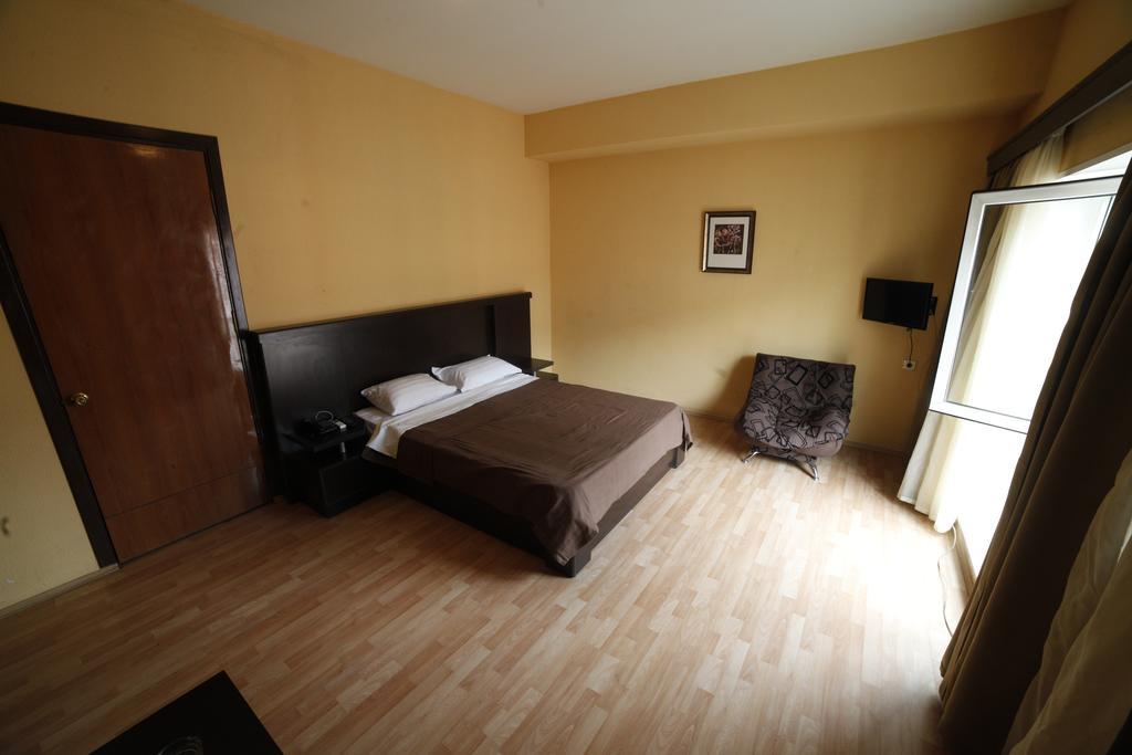 Avenue Hotel Tbiliszi Szoba fotó