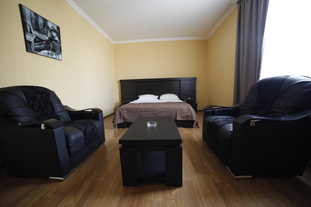 Avenue Hotel Tbiliszi Szoba fotó