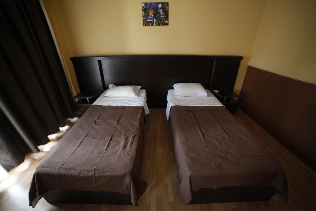 Avenue Hotel Tbiliszi Szoba fotó