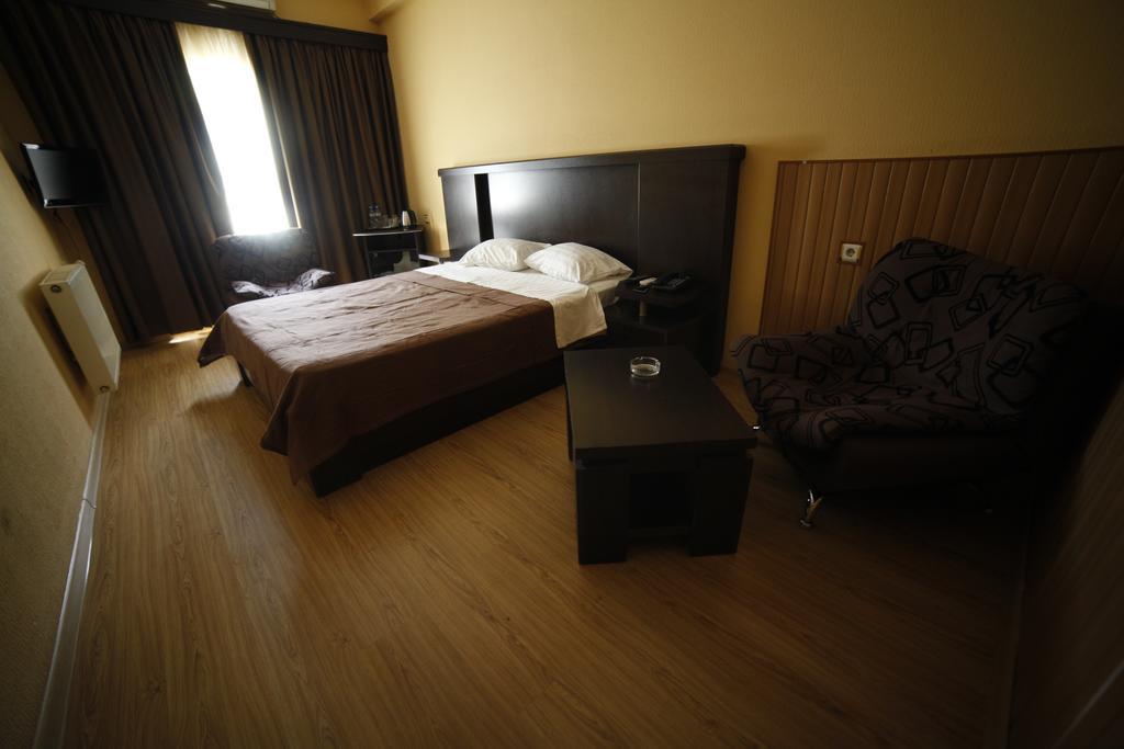 Avenue Hotel Tbiliszi Szoba fotó