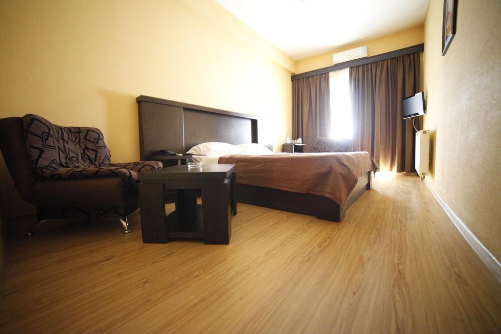 Avenue Hotel Tbiliszi Szoba fotó