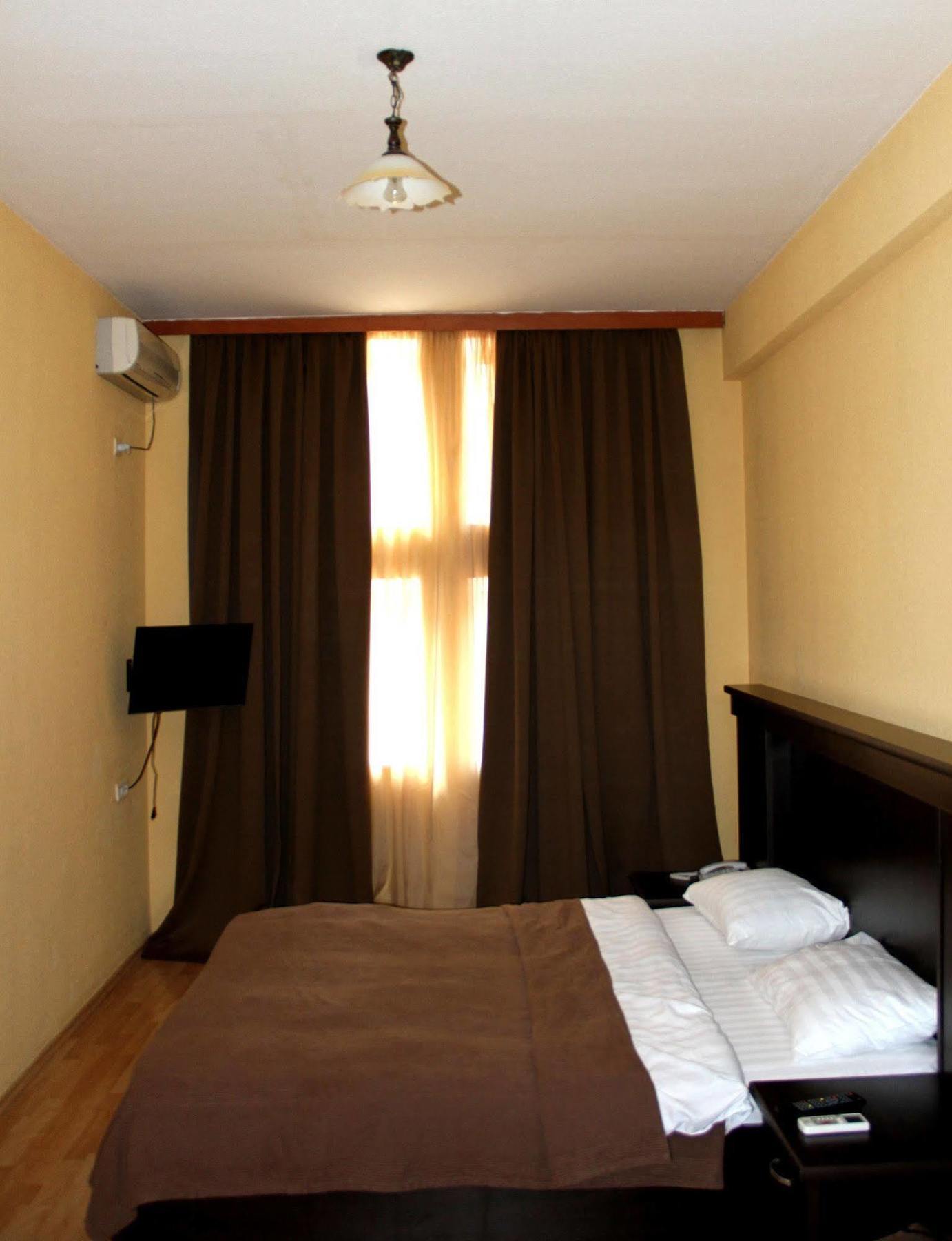 Avenue Hotel Tbiliszi Kültér fotó
